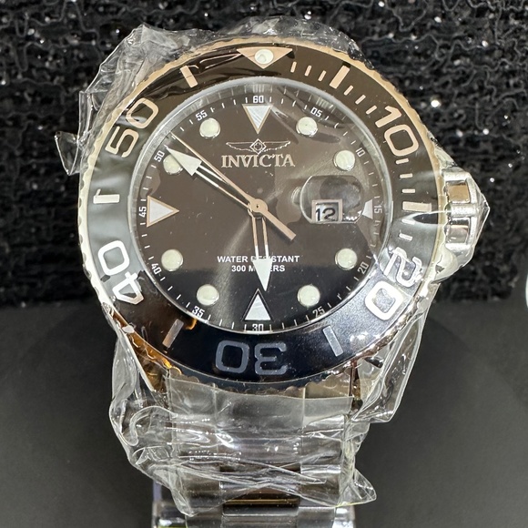 Men's (NWT) Black Face Golow in the Dark Hands with Silver Bracelet Divers Watch - Picture 2 of 4